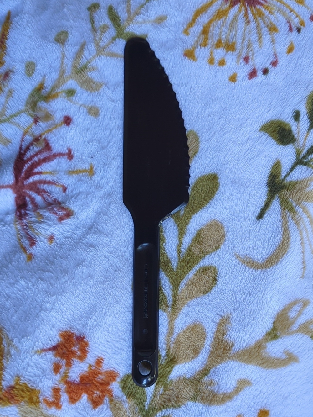 Vintage Tupperware Black Cake Serving Knife - Lightweight, DurablePlastic Server
